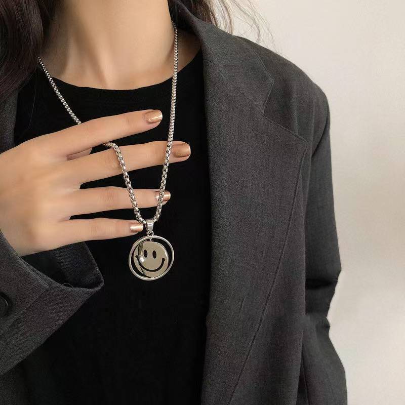 雙面旋轉帥酷吊墜不掉色鈦鋼嘻哈笑臉項鍊