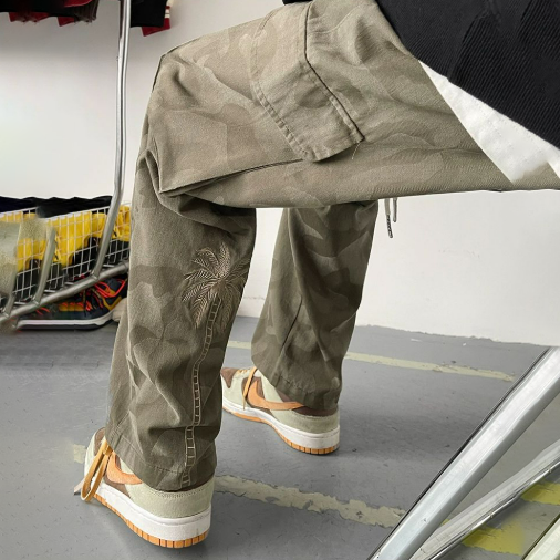 水洗迷彩高街復古刺繡百搭直筒休閒工裝褲-vivivale