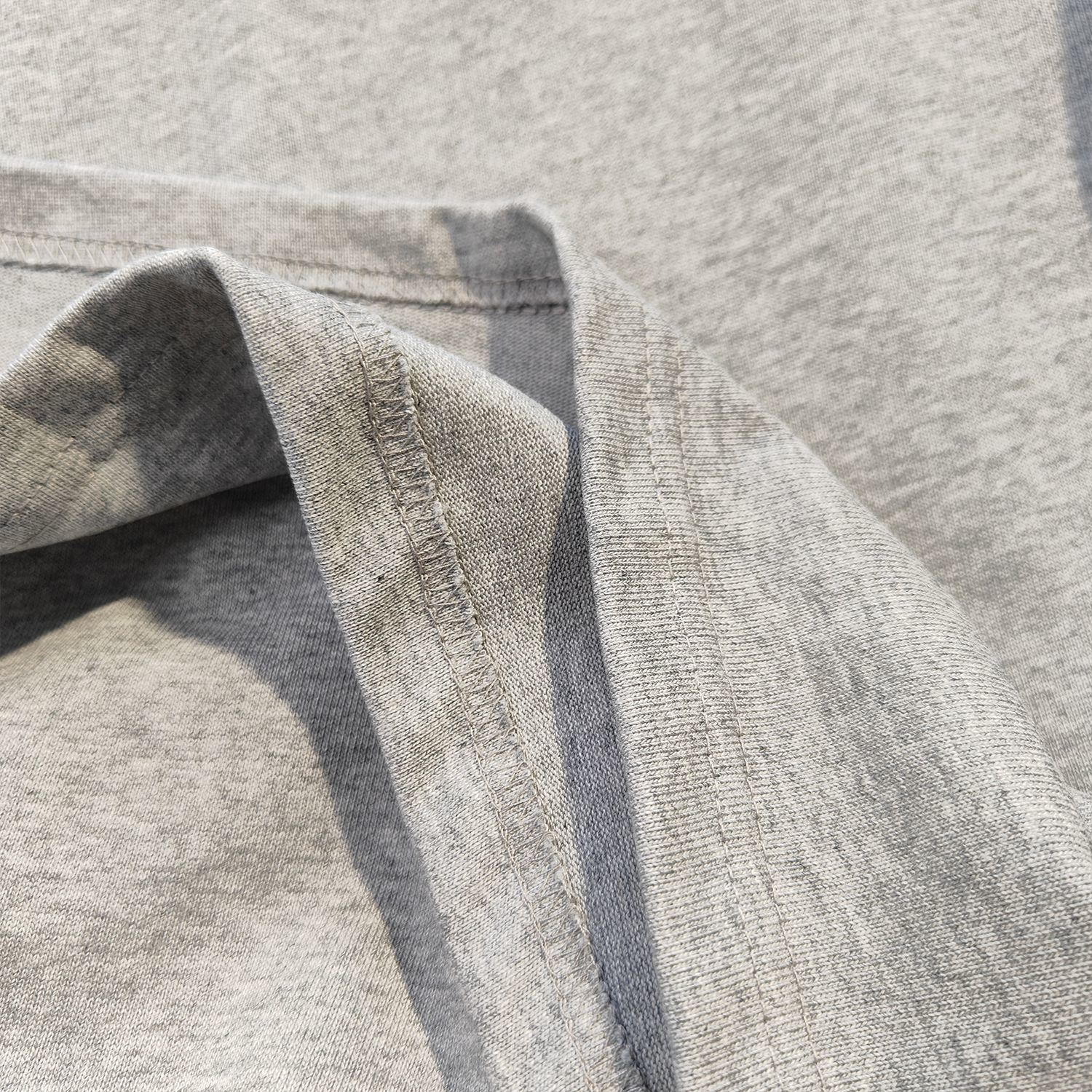 純棉貓咪塗鴉印花男女同款休閒圓領短袖t恤-vivivale