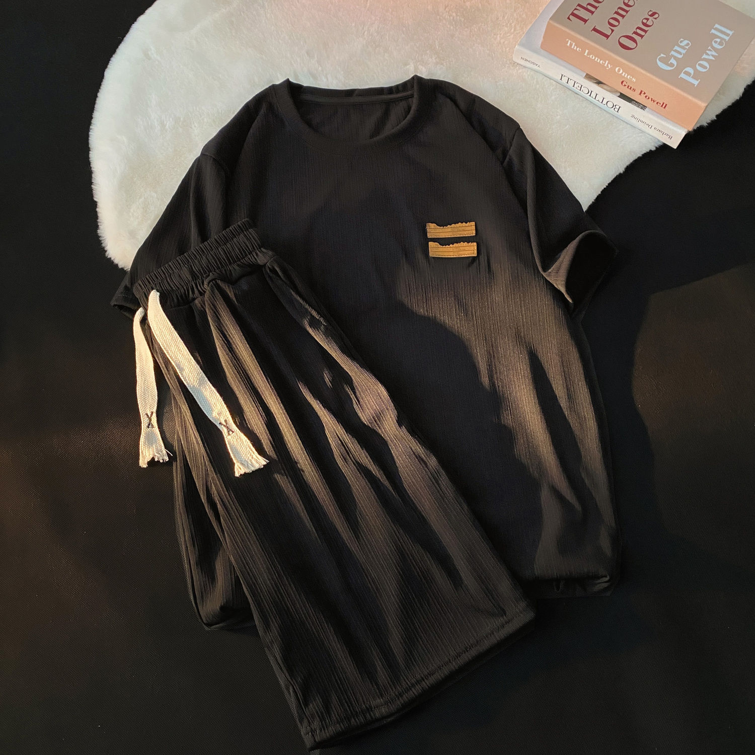 【套裝】冰絲運動風簡約休閒圓領短袖+短褲兩件套裝-vivivale