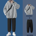 淺灰色衛衣+黑色長褲/兩件套