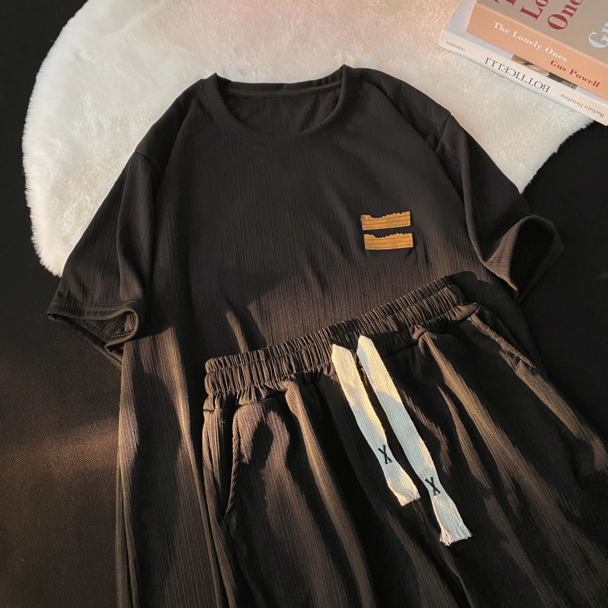 【套裝】冰絲運動風簡約休閒圓領短袖+短褲兩件套裝-vivivale