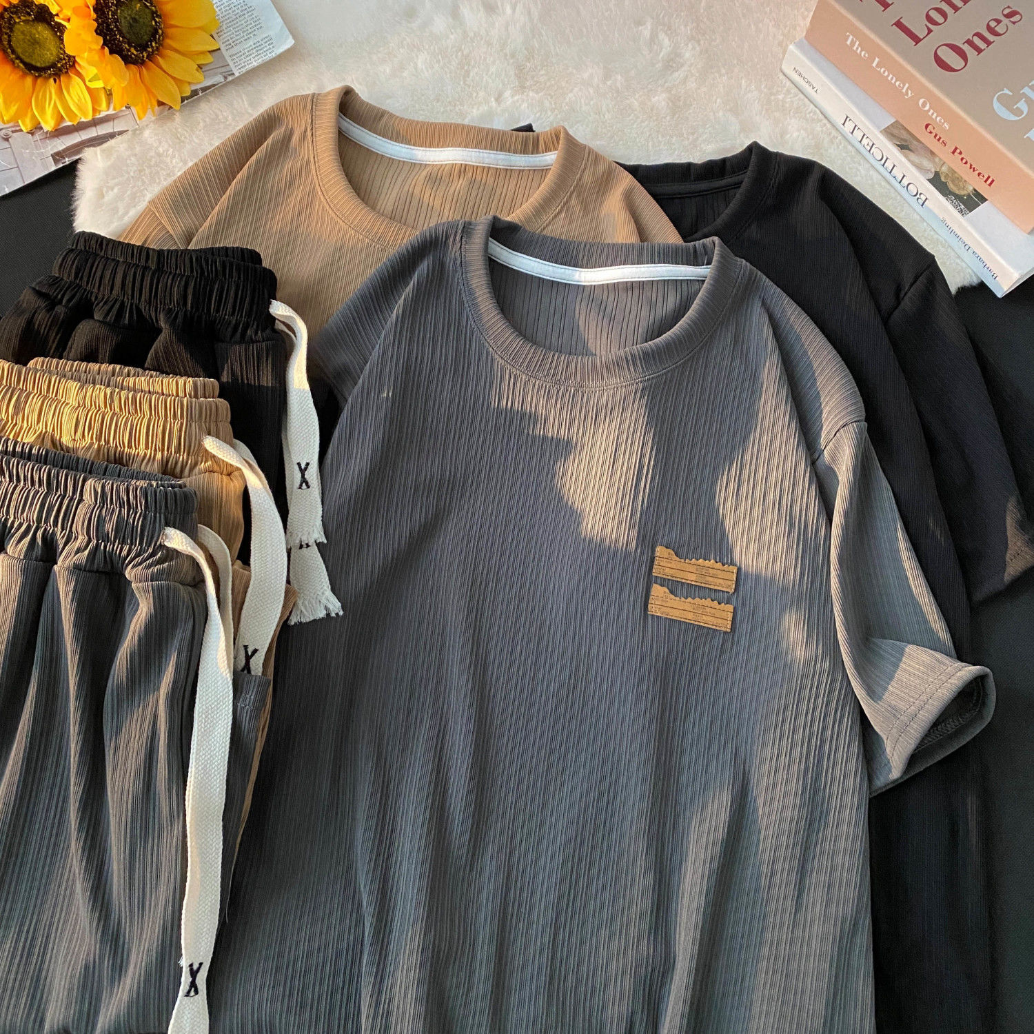 【套裝】冰絲運動風簡約休閒圓領短袖+短褲兩件套裝-vivivale