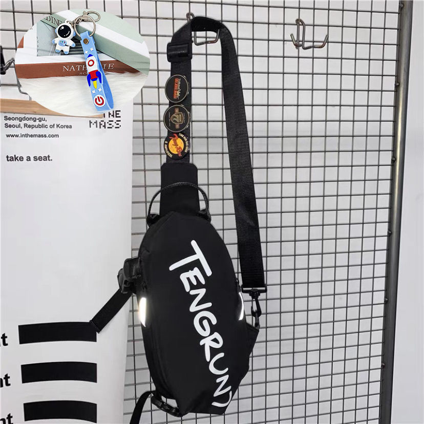 斜挎運動休閒日系單肩包百搭胸包男小背包手提袋