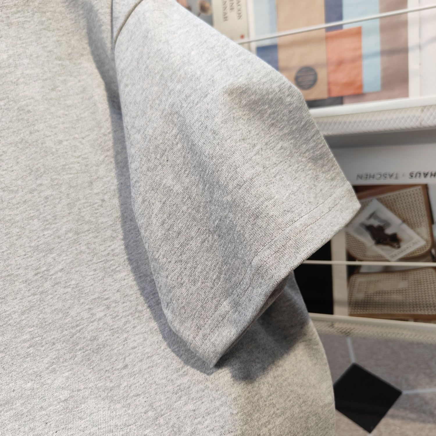 純棉貓咪塗鴉印花男女同款休閒圓領短袖t恤-vivivale