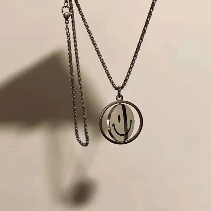 雙面旋轉帥酷吊墜不掉色鈦鋼嘻哈笑臉項鍊