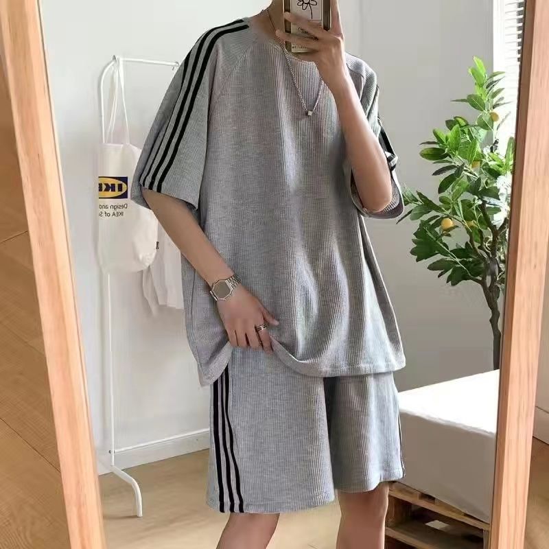 【套裝】休閒男女情侶款三條杠短袖T恤+短褲兩件套裝-vivivale