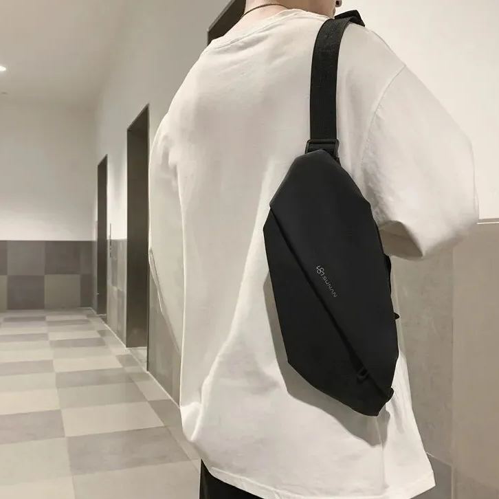Ins 潮酷單肩百搭休閒機能大容量吸扣斜挎包