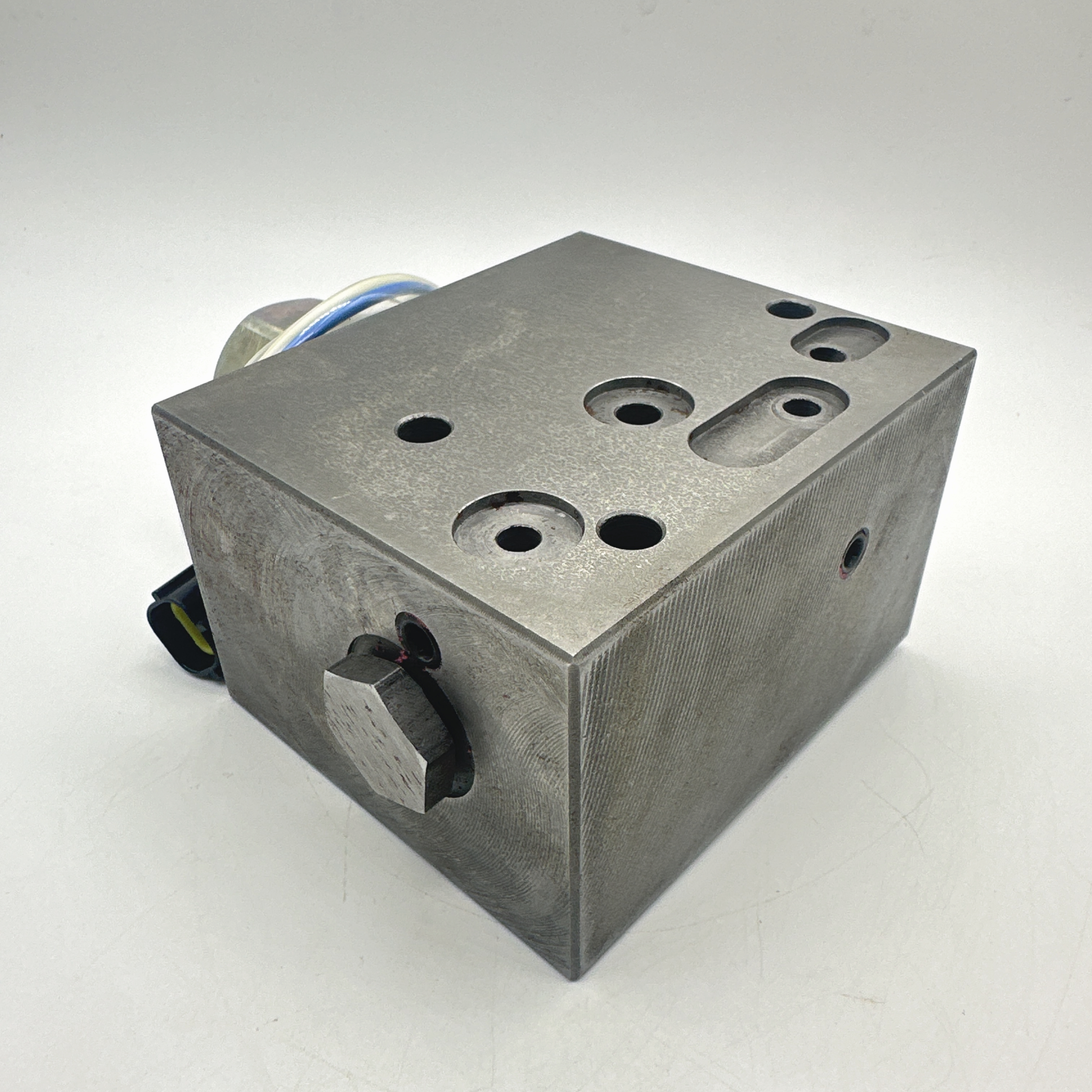 Doosan Electromagnetic Valve Assembly K3V112 Pump 420-00127