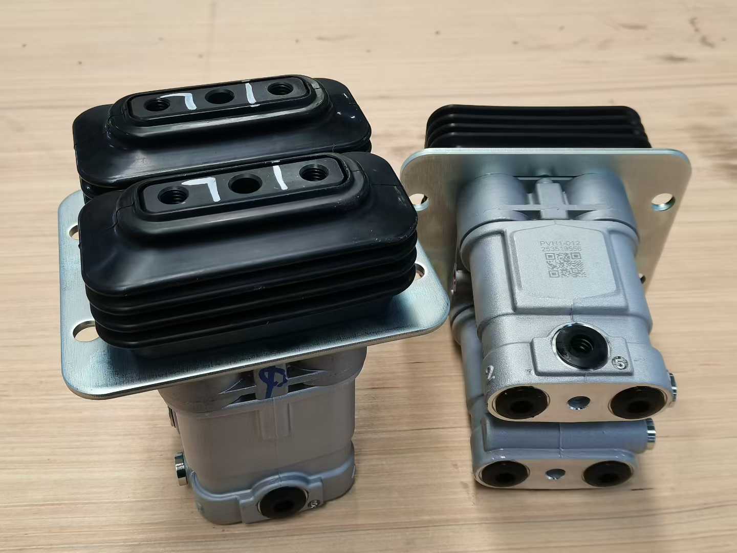 8-port constant pressure foot valve