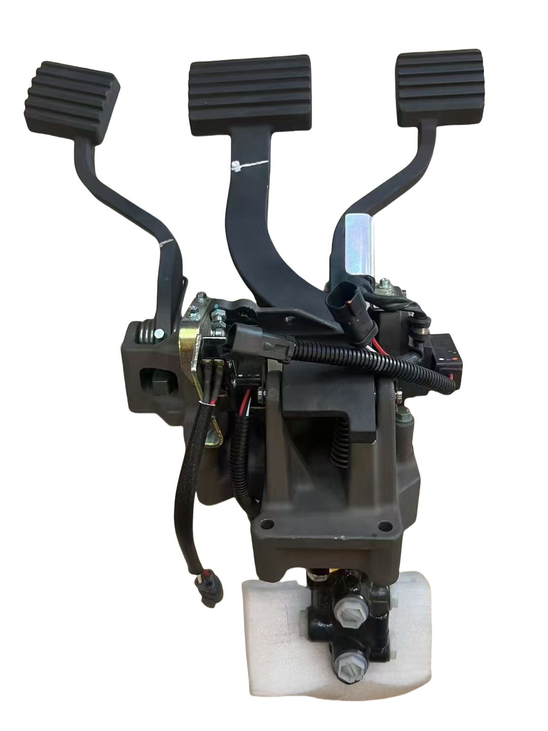 Caterpillar Original Factory New Utility Tractor Brake Control Valve Assembly, Part Number: 578-3206444-9775 Applicable Models: 16, 16 M3, 18, 18 M3.