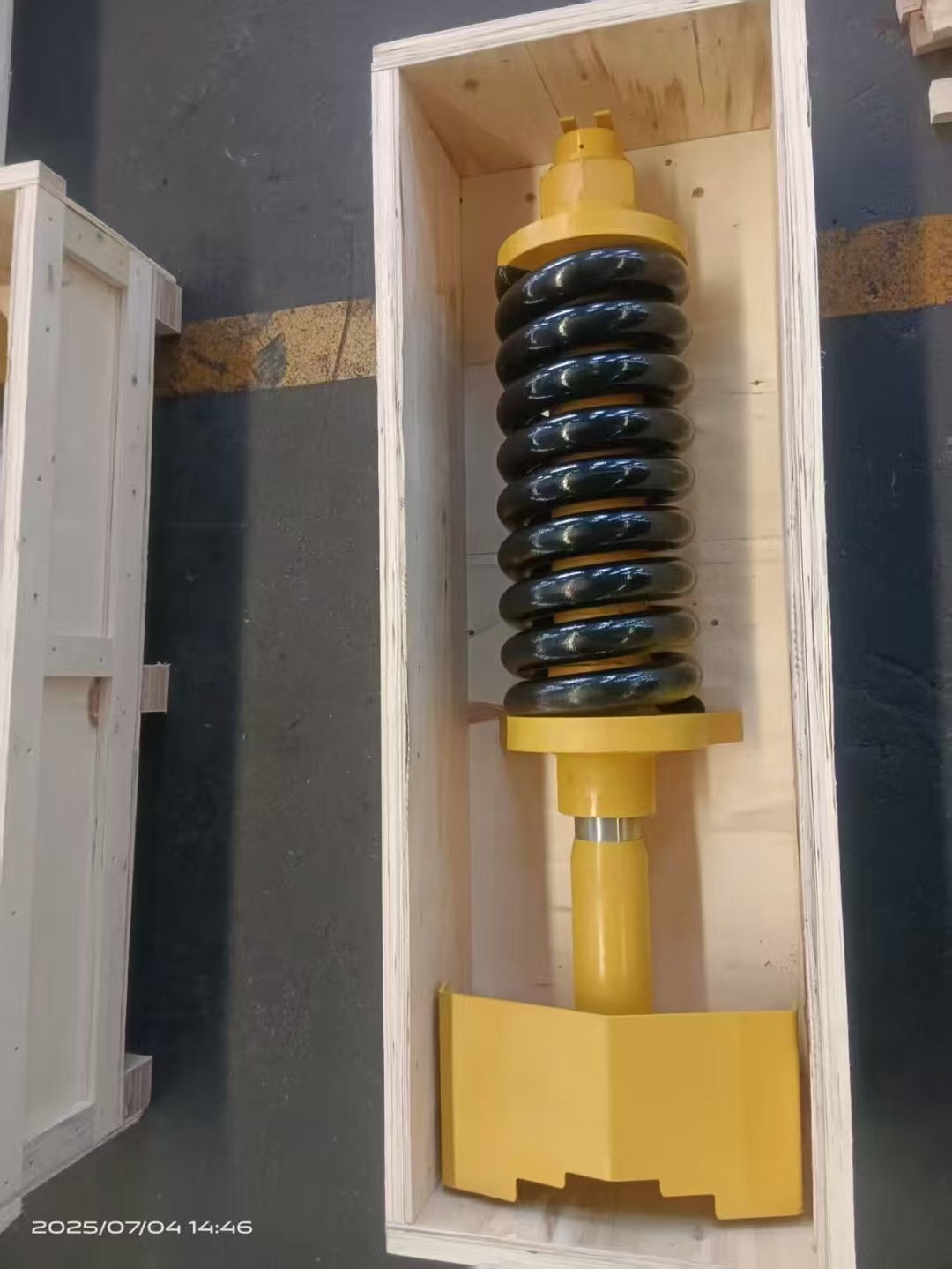 124-30-64110 TRACK ADJUSTERKomatsu bulldozerD39 tensioning cylinder