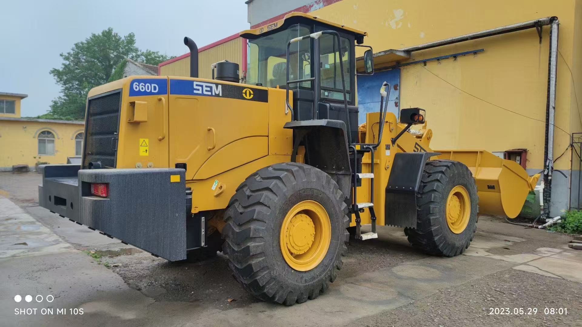 ESM660DLarge Loader