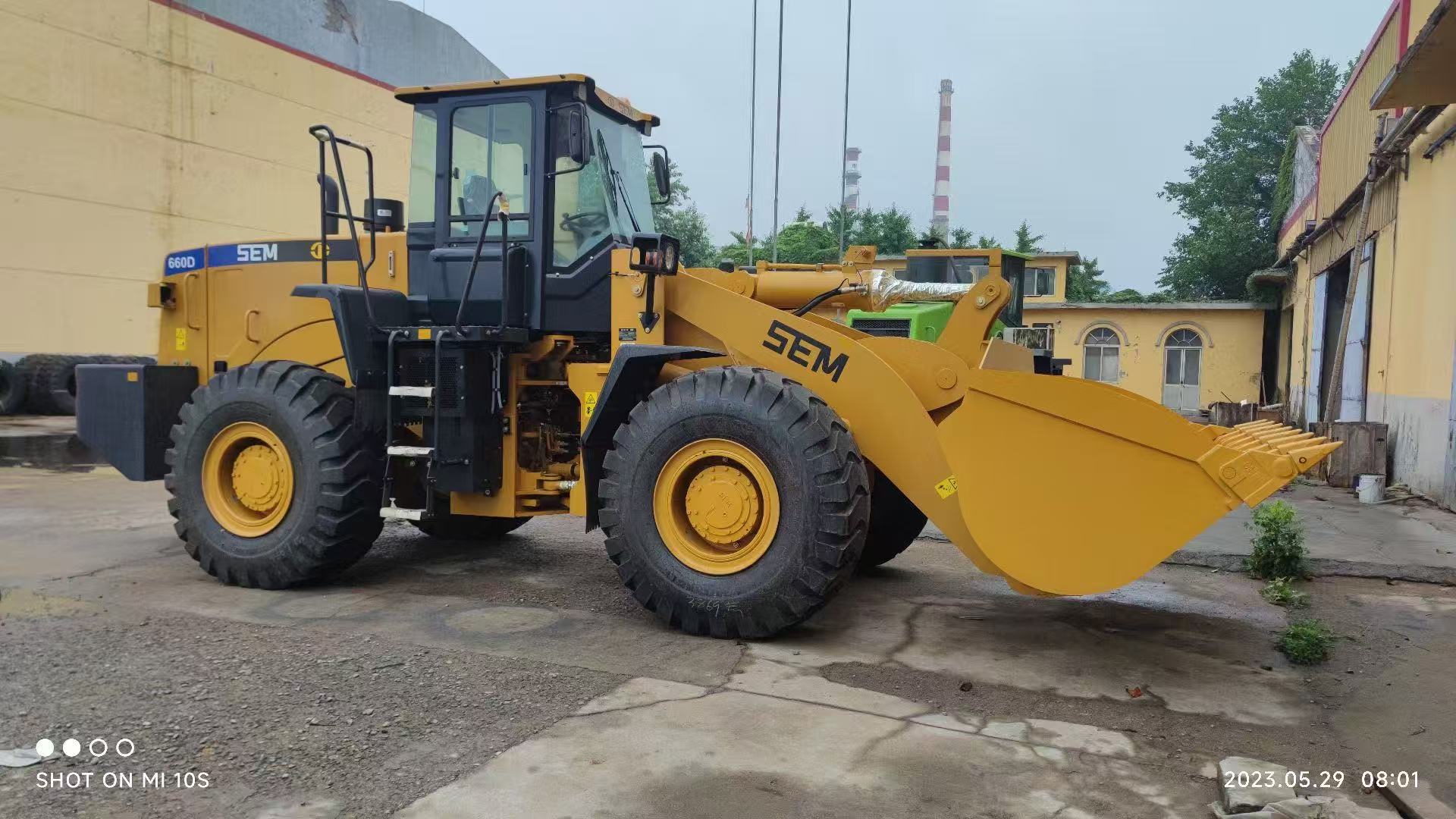 ESM660DLarge Loader