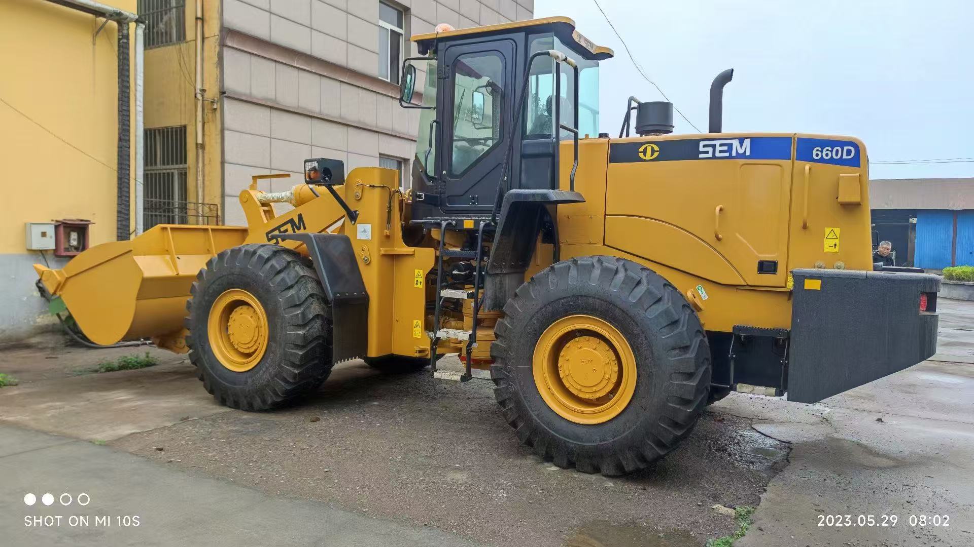 ESM660DLarge Loader