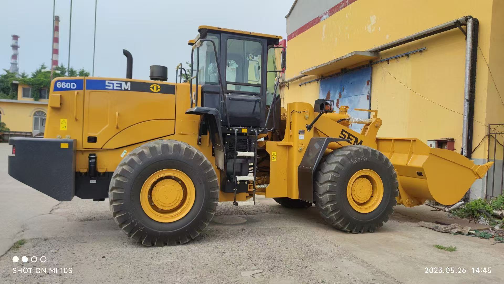 ESM660DLarge Loader