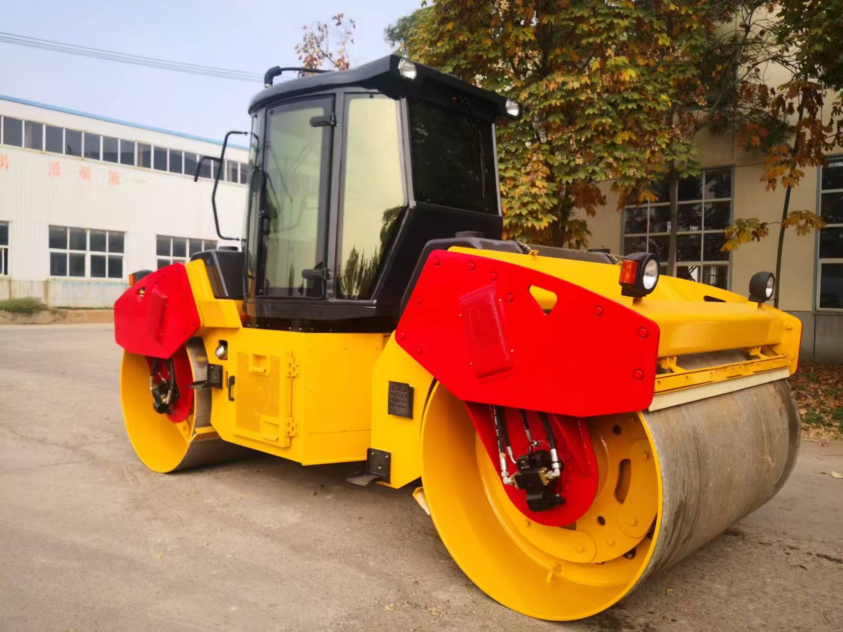 12-ton dual-drive/dual-vibration/dual-steel-wheel, fully hydraulic paver