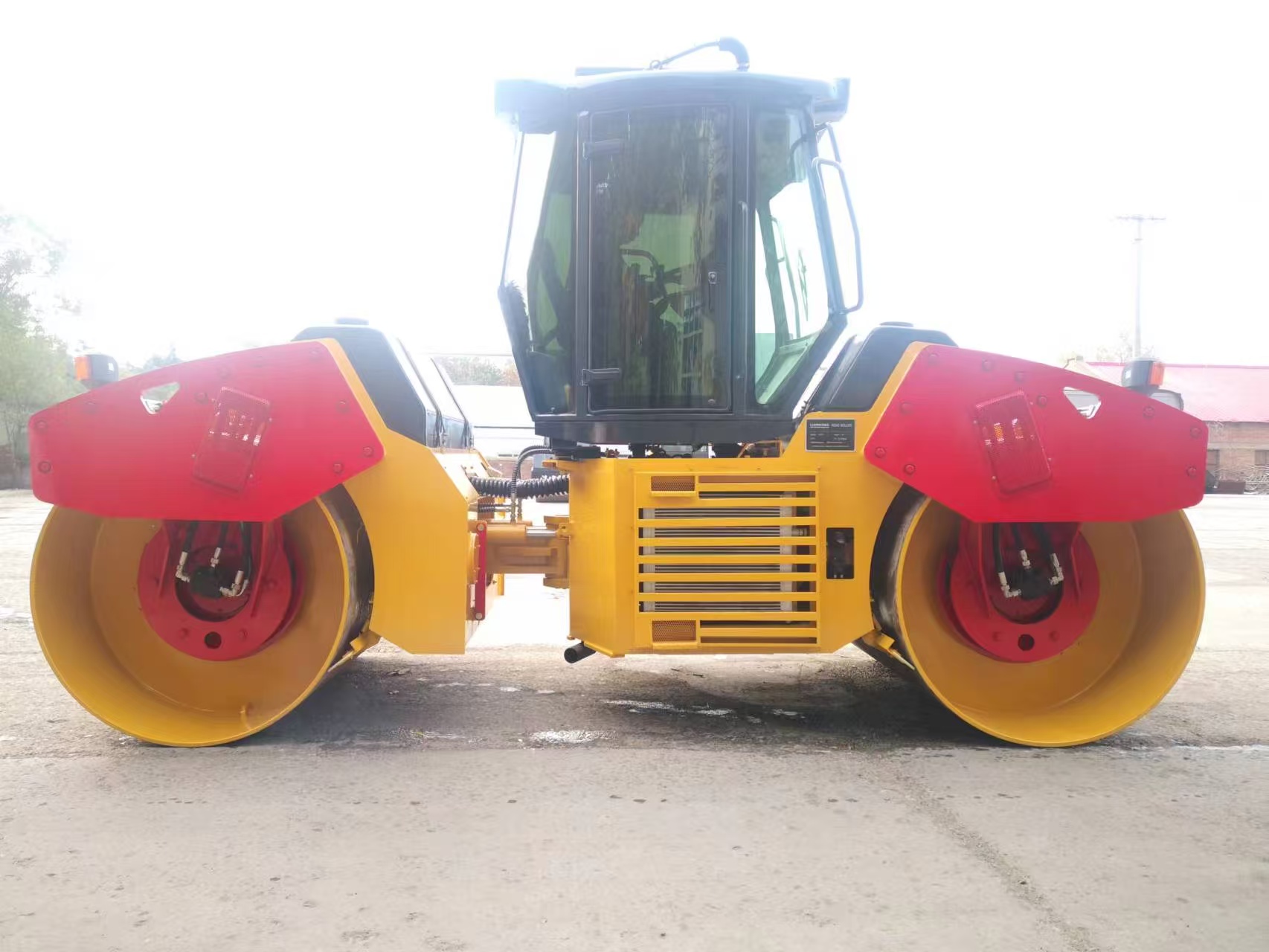 12-ton dual-drive/dual-vibration/dual-steel-wheel, fully hydraulic paver