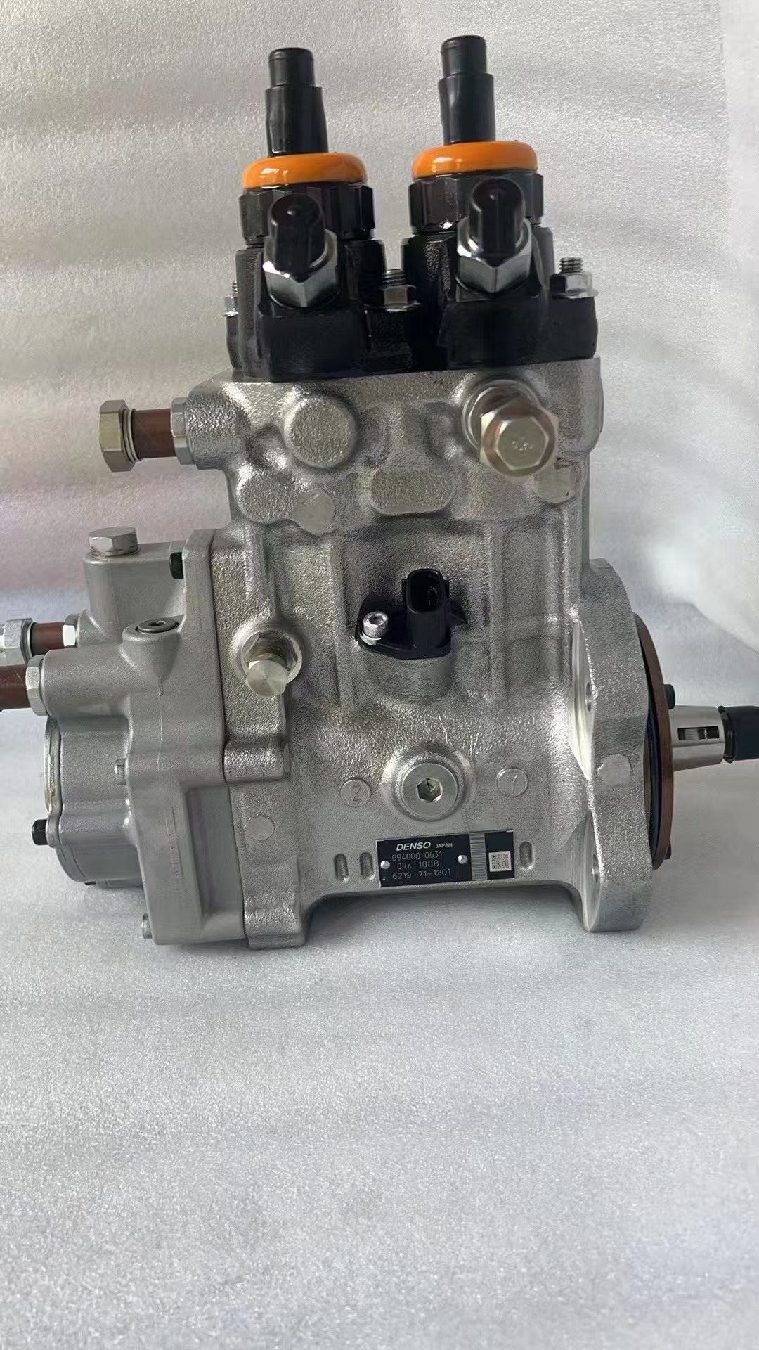 Komatsu/Cummins engine fuel pump model 6219-71-1101. 6219-71-1201. 6219-71-1101