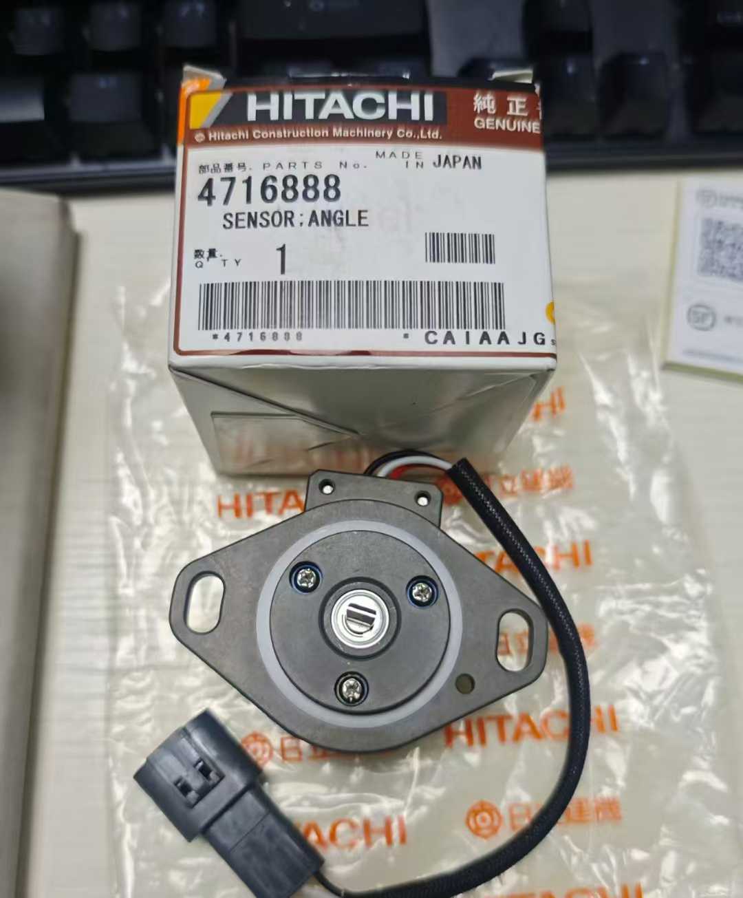 Hitachi 4716888 ZX450/470/EX2600 Angle Sensor / Angle Sensor Bracket