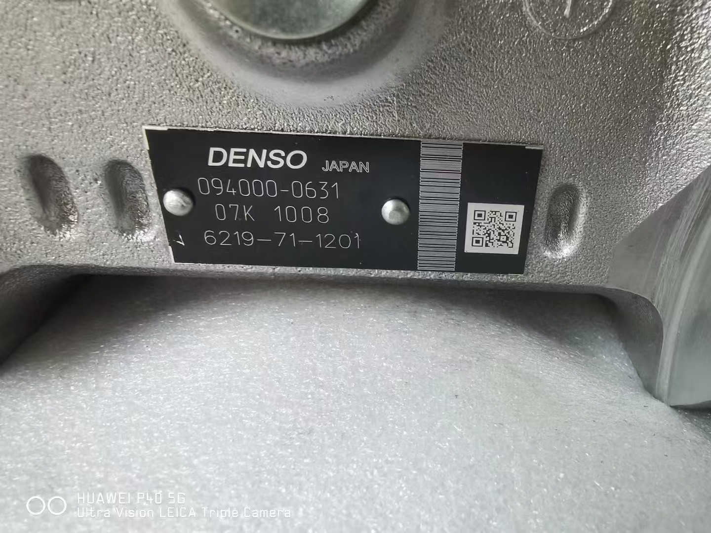 Komatsu/Cummins engine fuel pump model 6219-71-1101. 6219-71-1201. 6219-71-1101