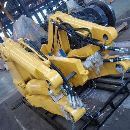 Komatsu 275A. The general term for single-tooth soil loosening devices of bulldozers