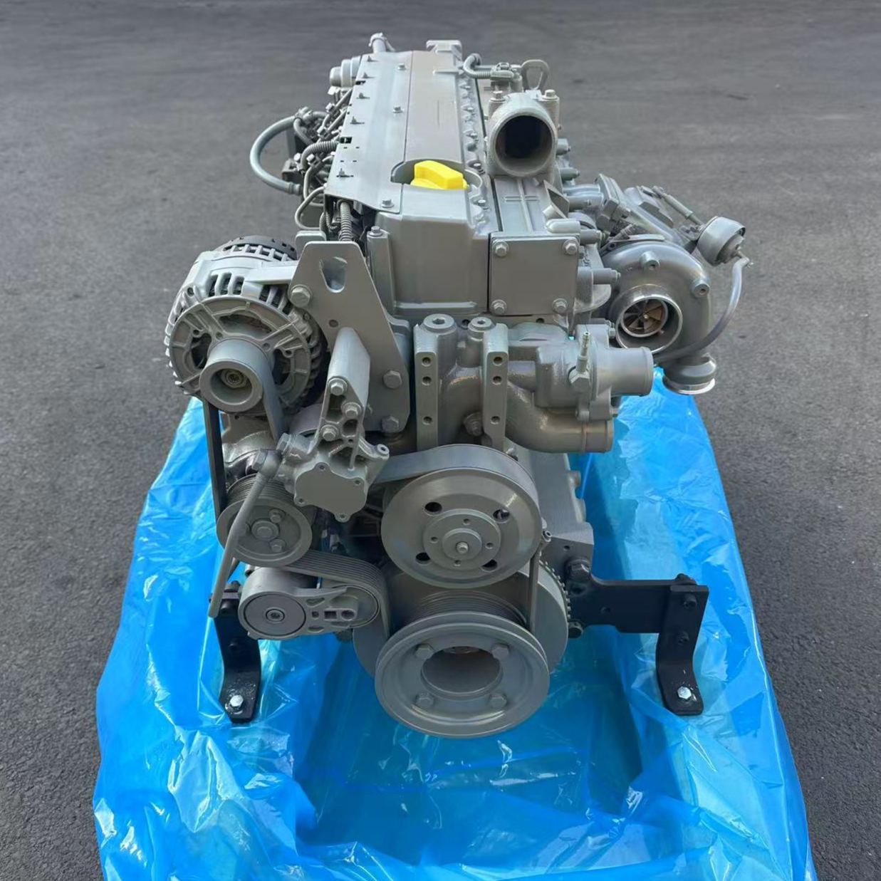 German Deutz TCD2012 L06 2V engine