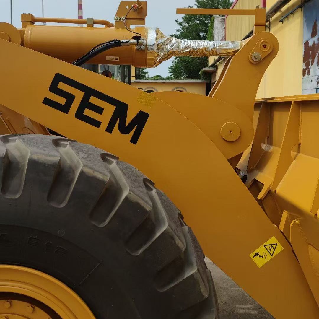 ESM660DLarge Loader