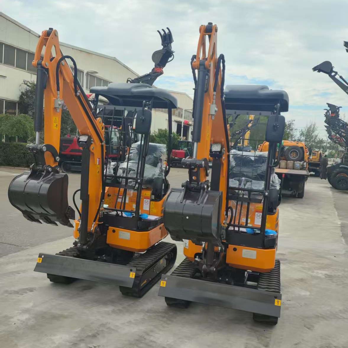 Mini crawler multi-functional excavator, with a self-weight of 2T / XN20