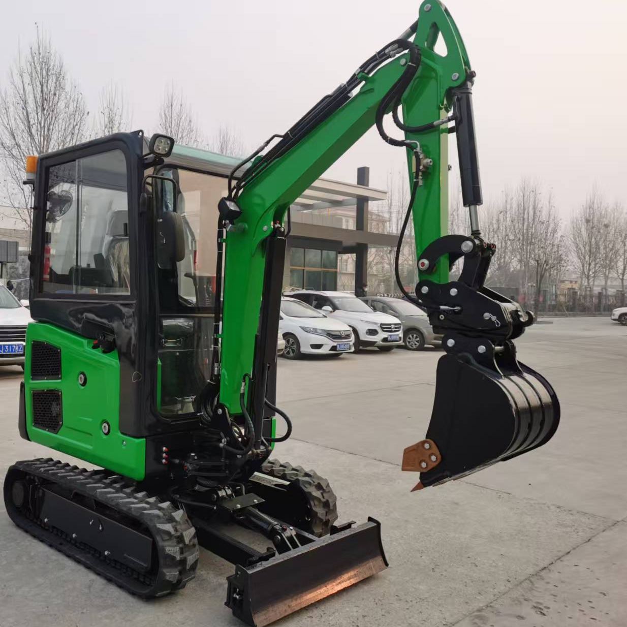 JH18 model with crawler-type short tail cab