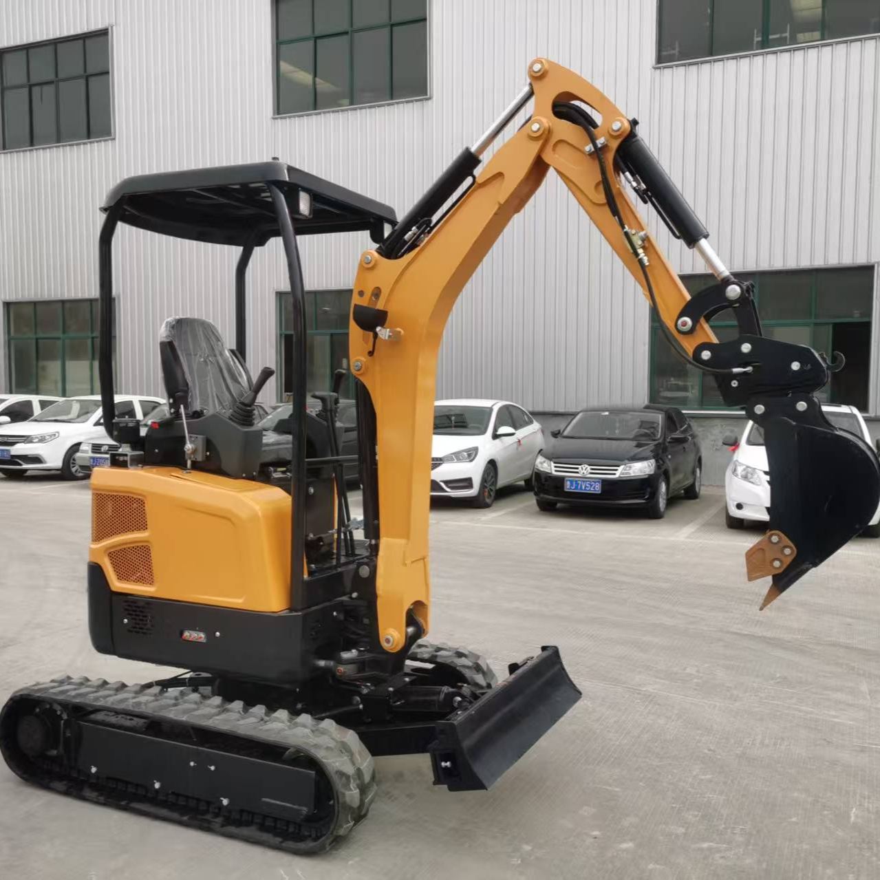 JH20 model with crawler type and tailless ceiling design