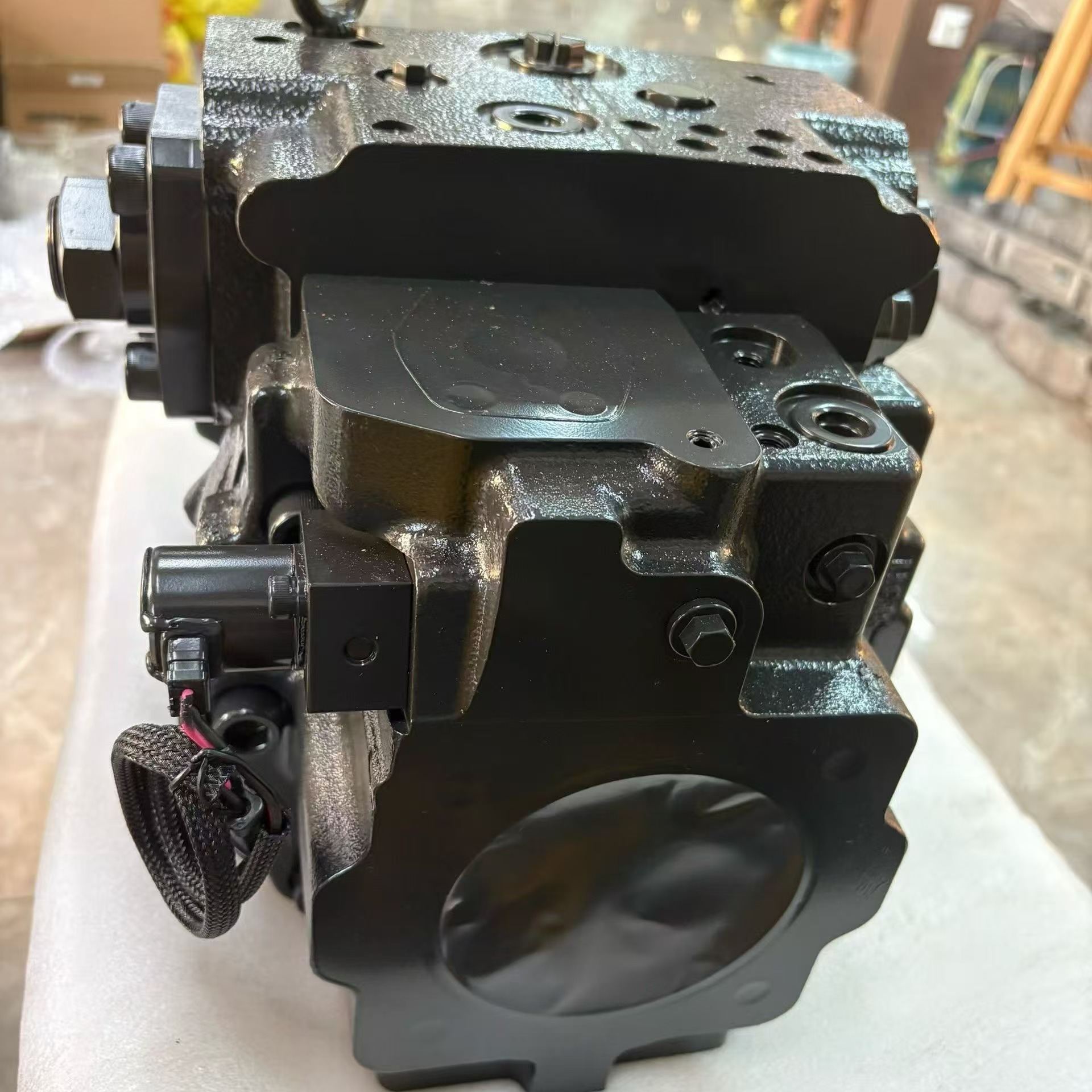 Komatsu 708-1L-00740, D65EX Bulldozer Hydraulic Pump