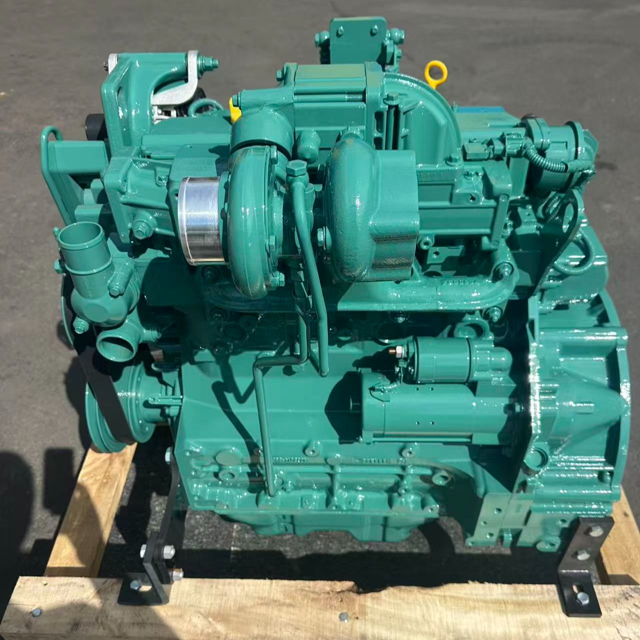 VOLVO (D4D, EC140 excavator version) engine assembly