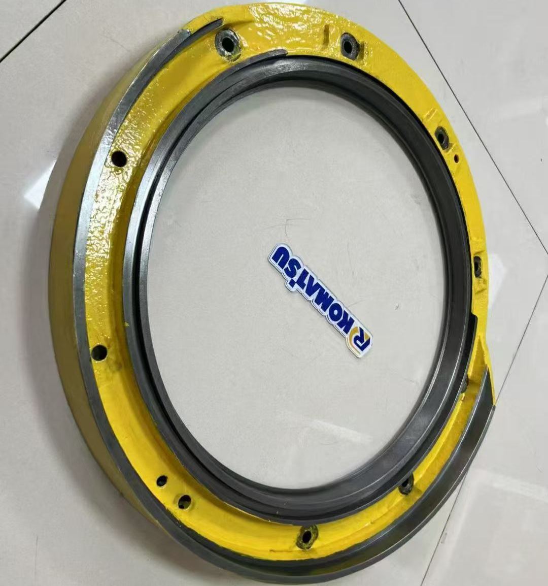 KOMATSU D375-3-5-6-8 / Final Drive Traveling End Cover Part Number: 195-27-34350