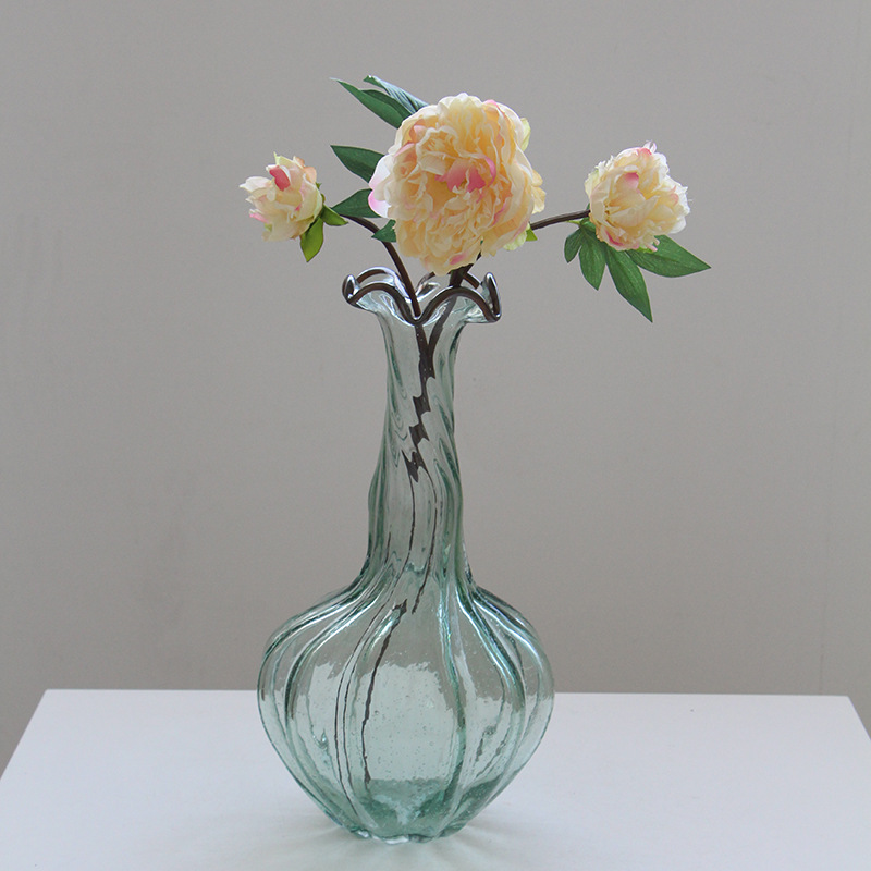 Nordic Style Handblown Transparent Wavy Decorative Glass Vase 