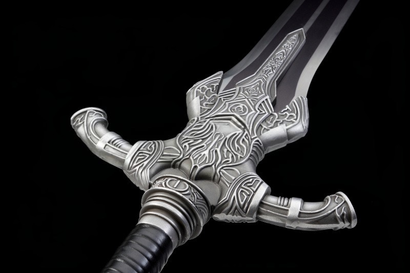 Dark Souls The Great Sword of Artorias with Wall Plaque