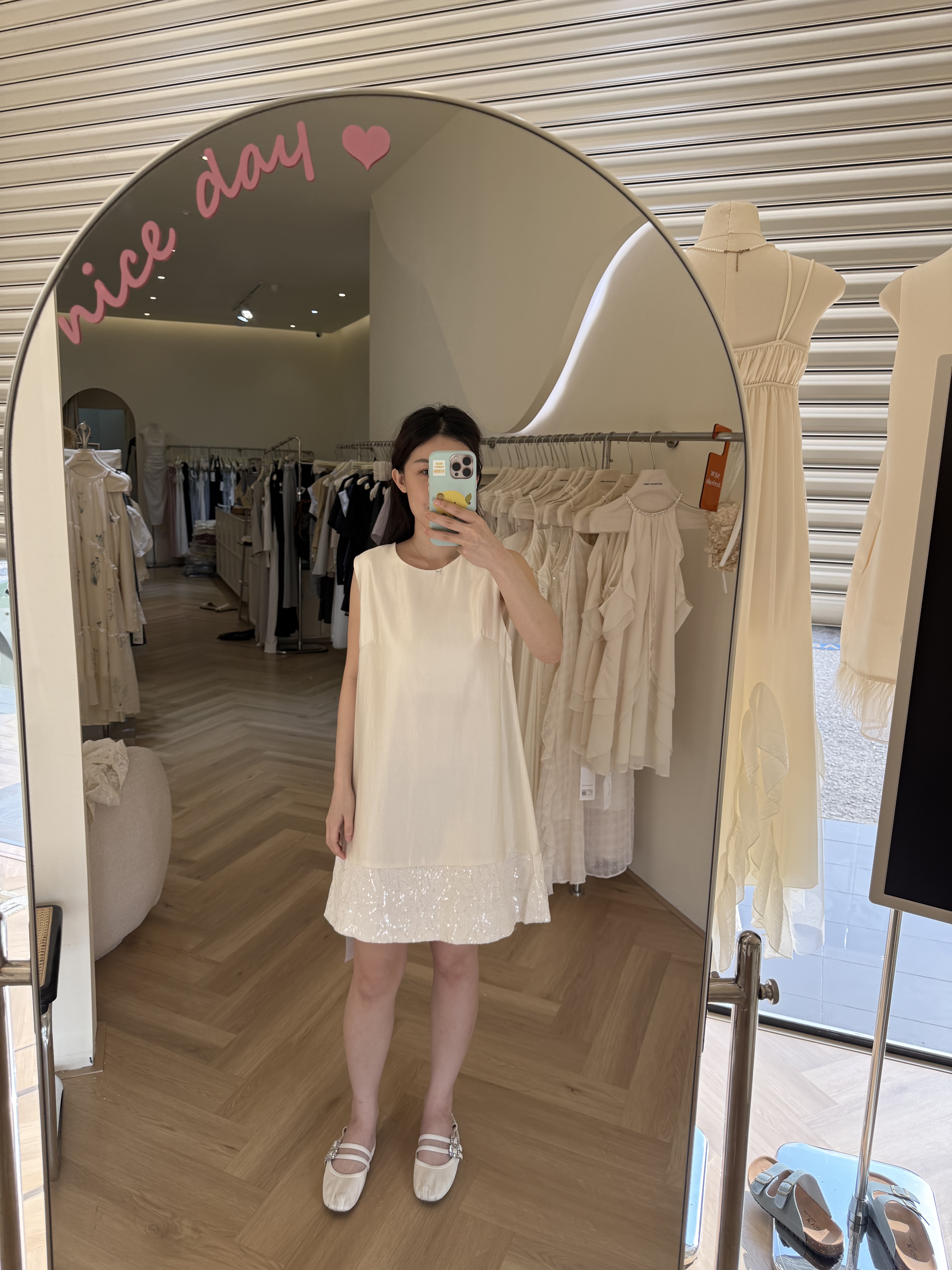 DRESS