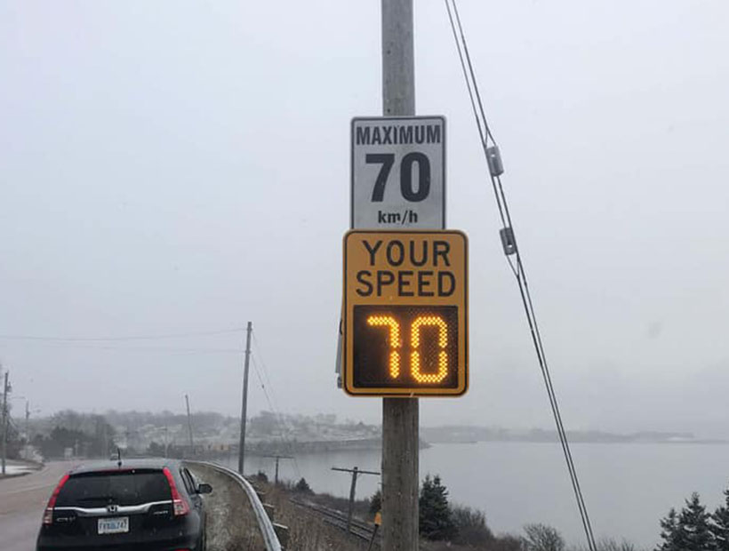 speed sign with radar working