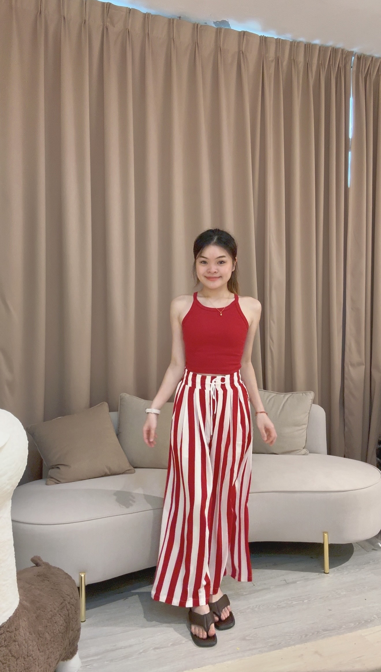 高品质时尚斜肩上衣配搭高腰长裙😍 