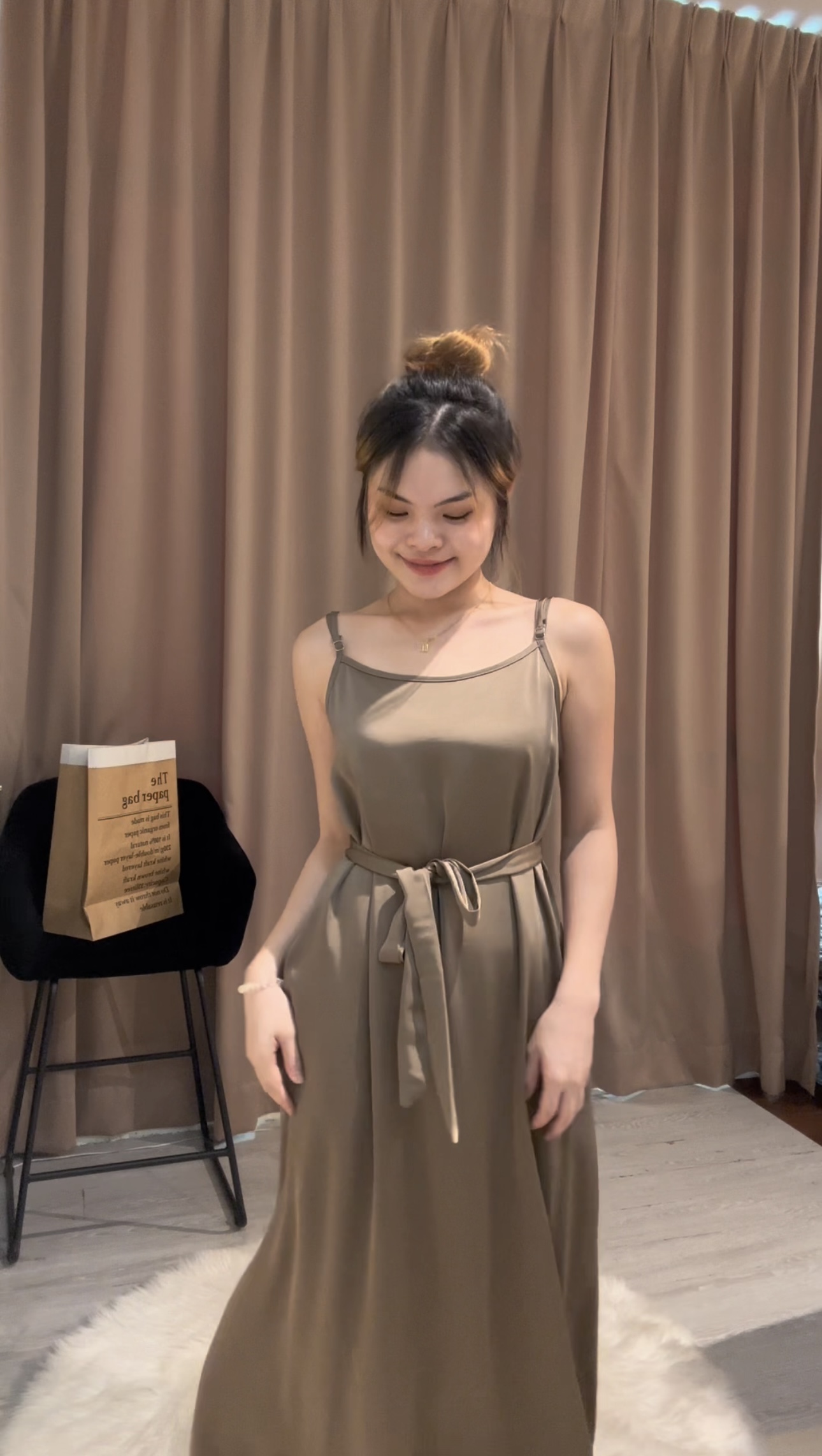 法式缎面吊带连衣裙😍 