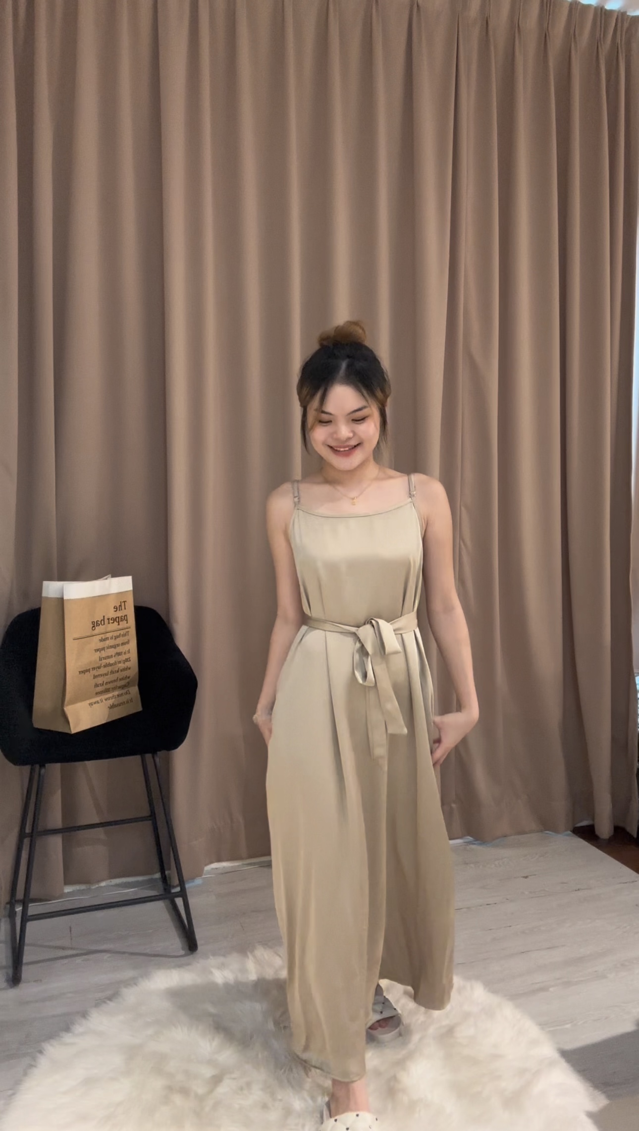 法式缎面吊带连衣裙😍 