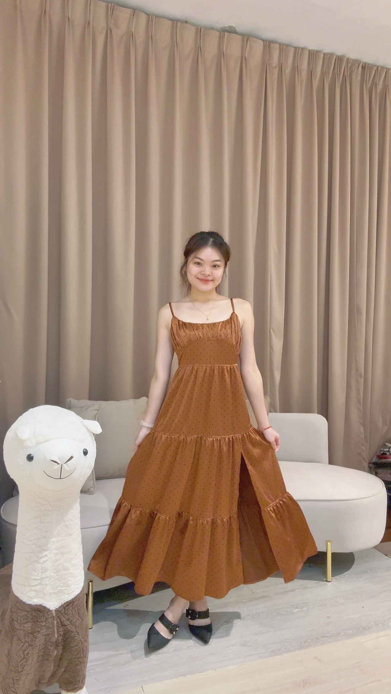 浪漫文艺复古风层次裙摆连身长裙，肩带可调节