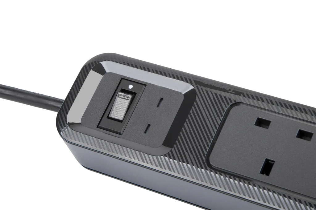 Targus SmartSurge Plus with USB-A and USB-C Ports (Black)