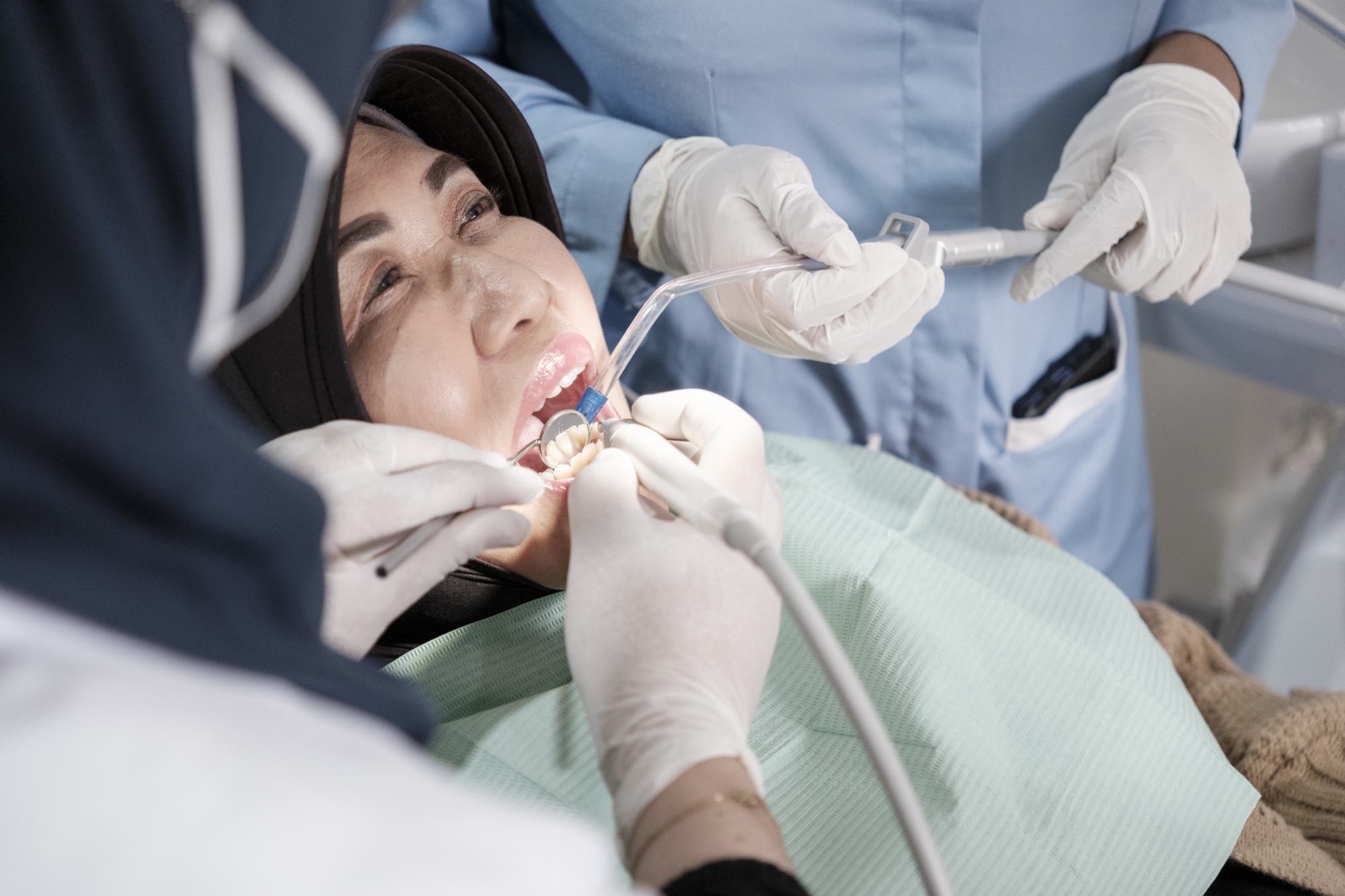 Malang - Pembersihan Karang / Scaling Gigi-Azzahra Dental Care
