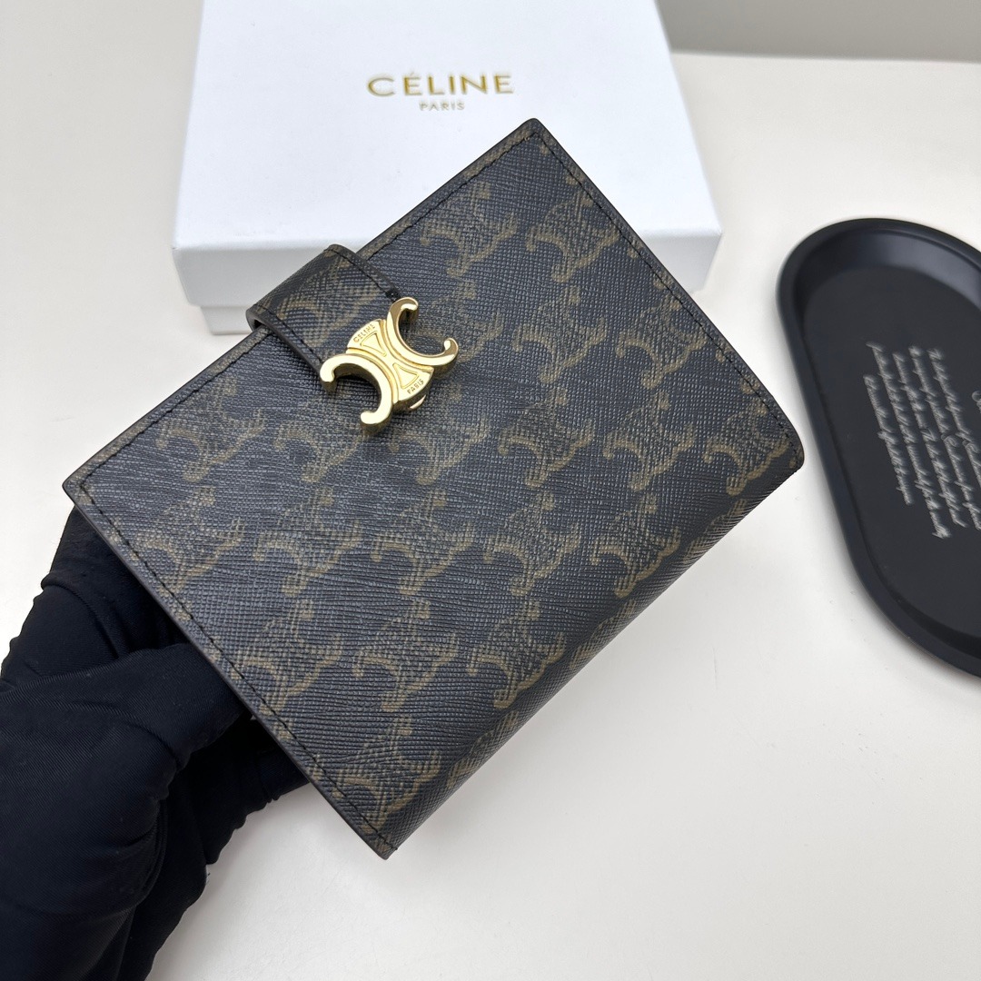 セリーヌ 折財布