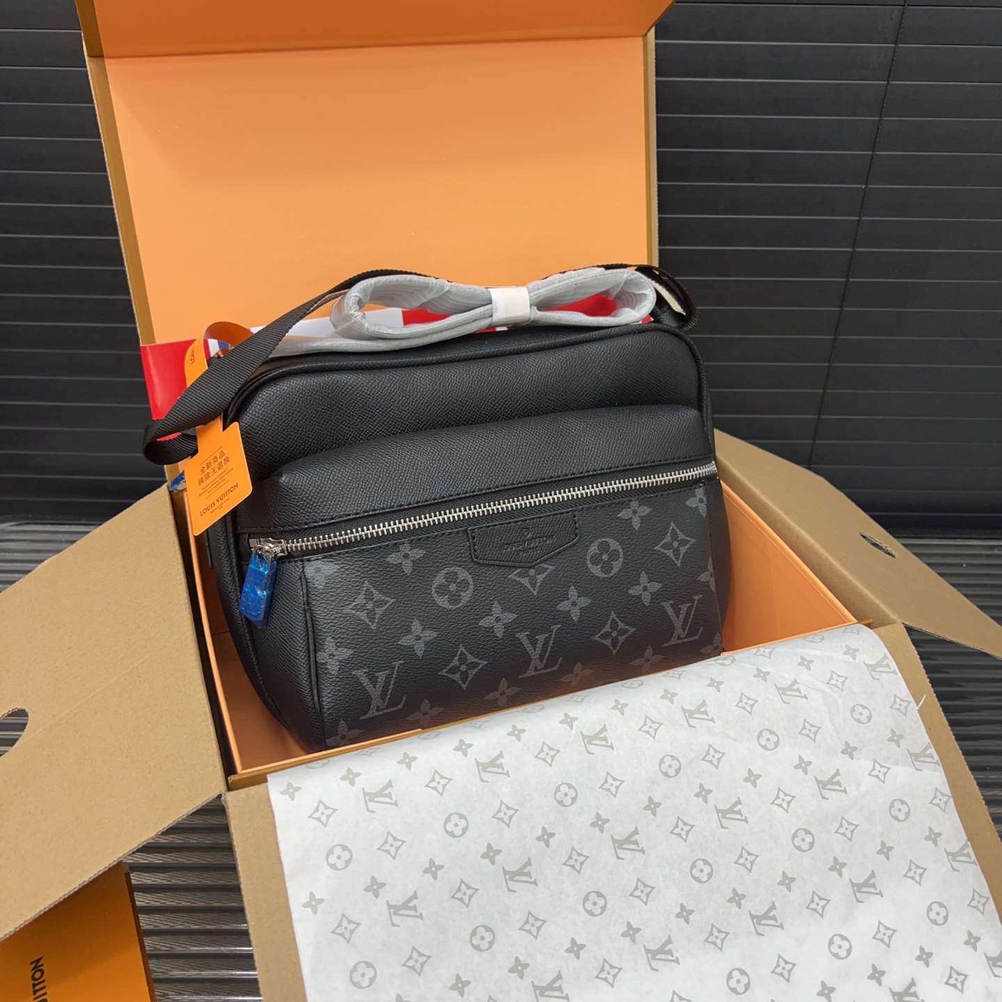 LOUIS VUITTON ルイヴィトン メッセンジャー タイガラマ モノグラムエクリプス メンズ