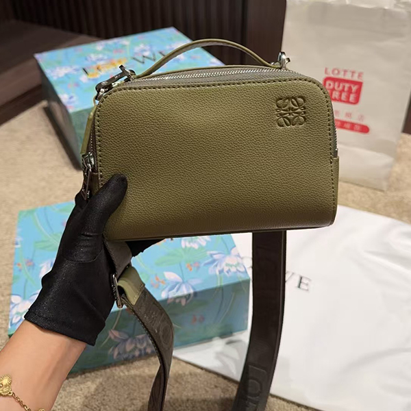 ロエベ LOEWE クロスボディ カメラバッグ ミニバッグ ショルダーバッグ メンズ