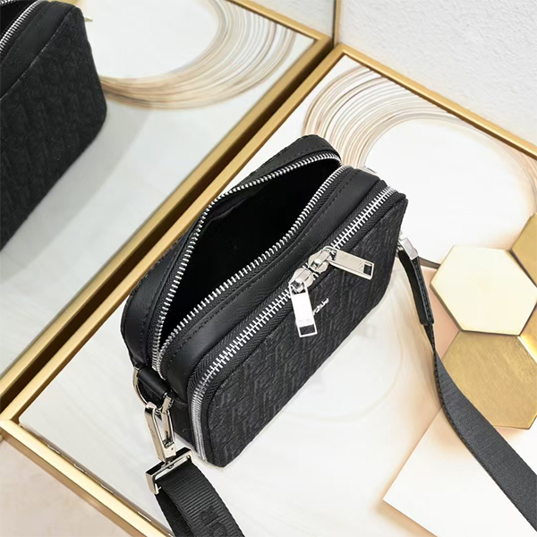 ディオール DIOR 黒 ショルダーバッグ ミニバッグ メンズ