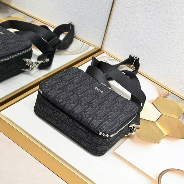 ディオール DIOR 黒 ショルダーバッグ ミニバッグ メンズ