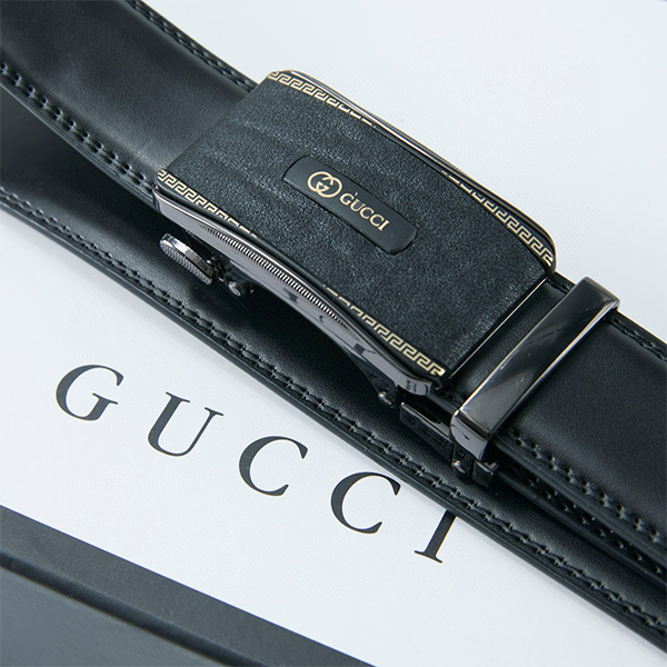 Gucci グッチ 牛革 ベルト 35MM 穴なし オートロック式 サイズ調整可能 メンズ